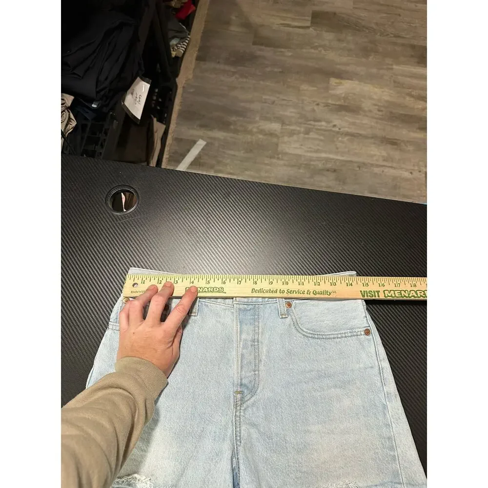 Levis' Premium Wedgie Short Button Fly Light Wash Cut Off Size 28 - Picture 6 of 11